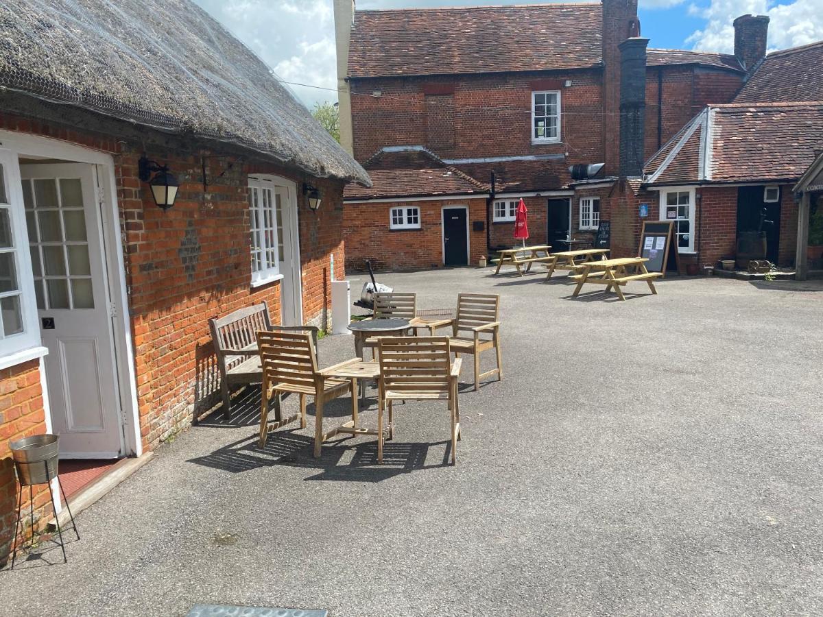 The Coach And Horses Winchester Exterior foto