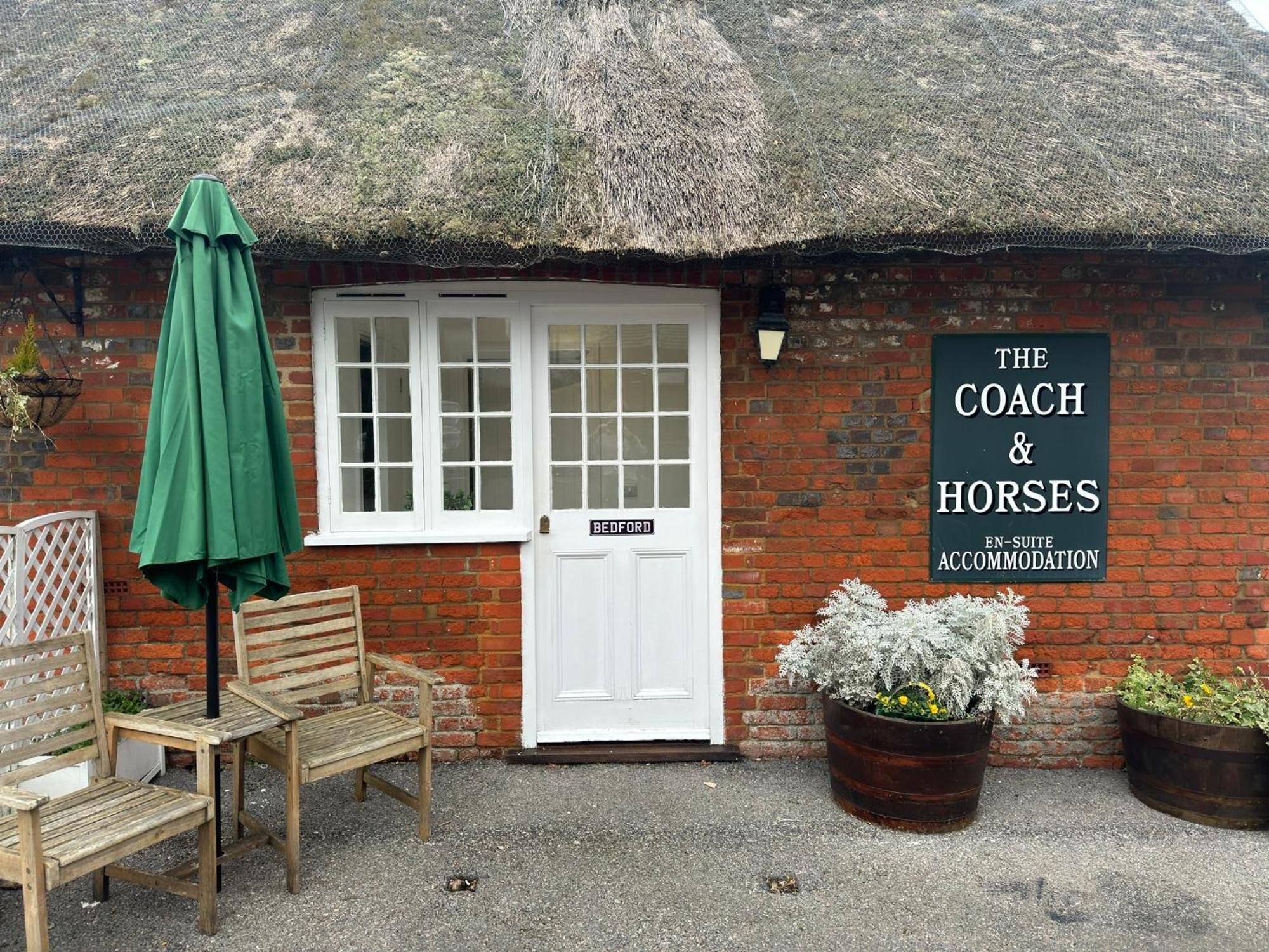 The Coach And Horses Winchester Exterior foto
